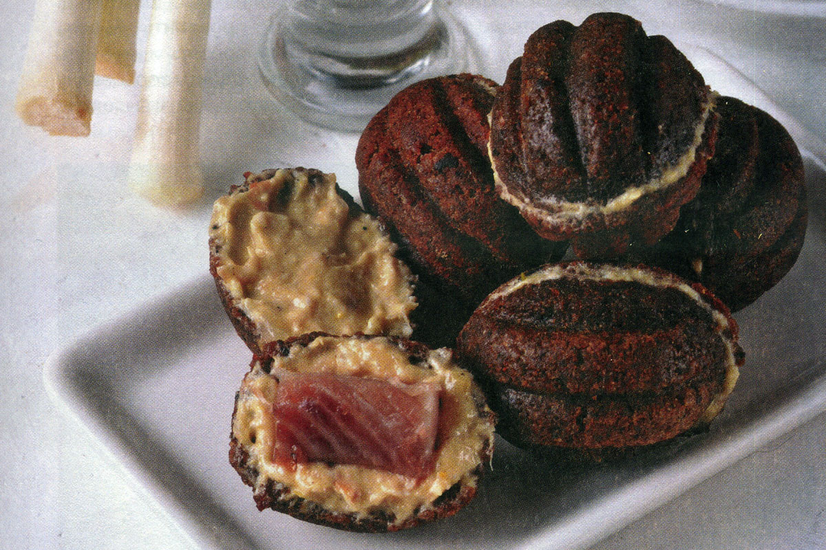 Орешки из бородинского хлеба с начинкой из скумбрии