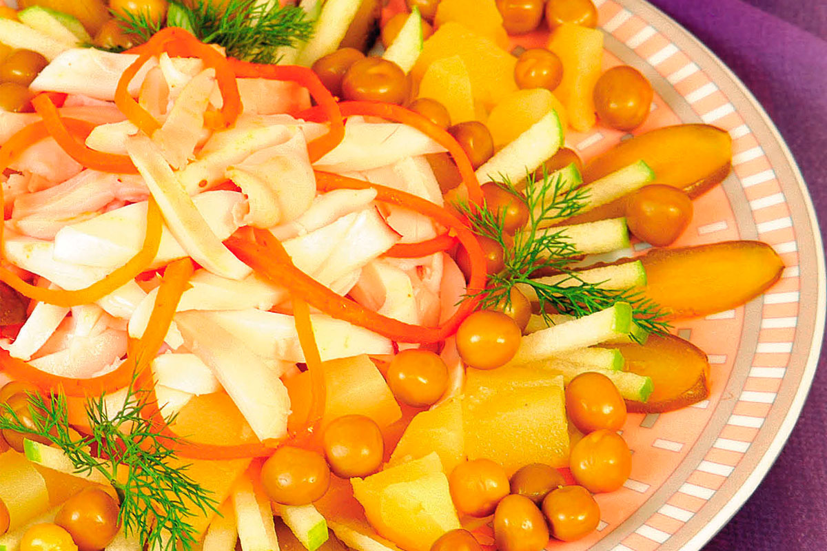 Овощной салат с кальмарами 
